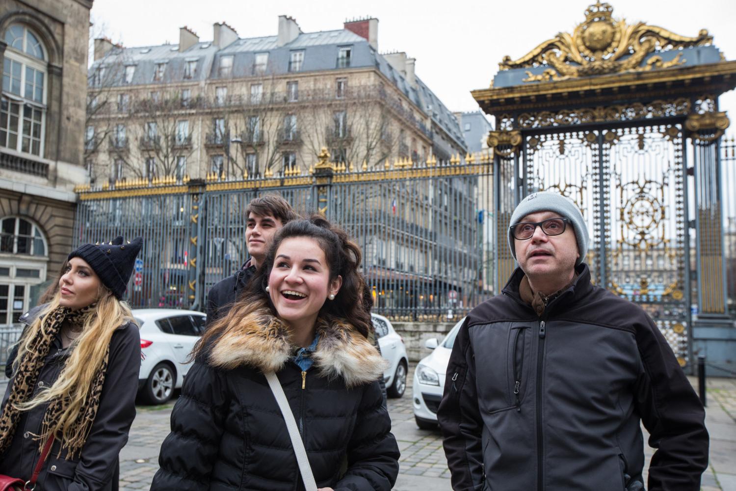 <a href='http://z1uh2.goudounet.com'>全球十大赌钱排行app</a>学院法语教授Pascal Rollet带领学生们到巴黎游学.